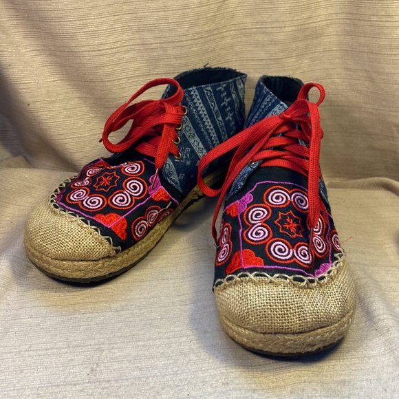 Handmade brocade/embroidered slipon burlap booties - Picture 16 of 16